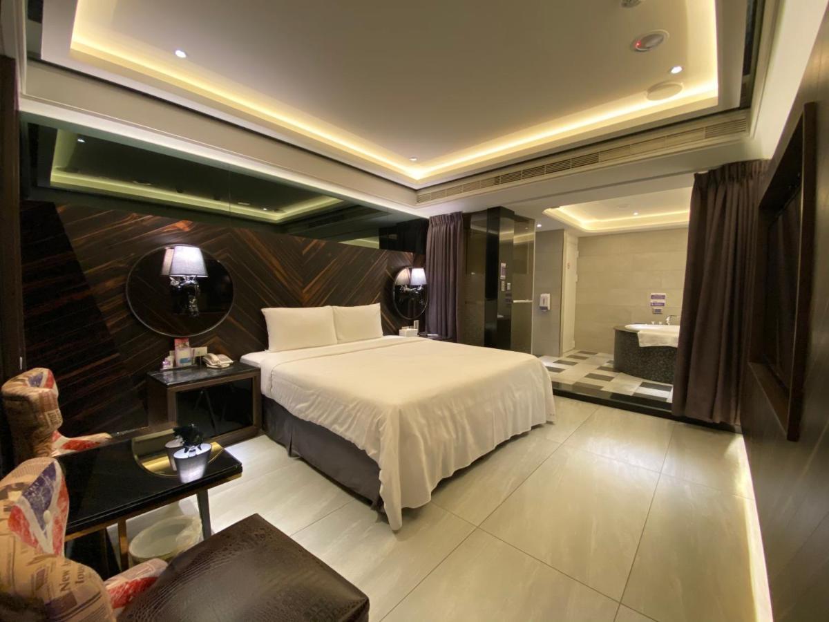 Ouge Motel - Fengshan Kaohsiung Luaran gambar