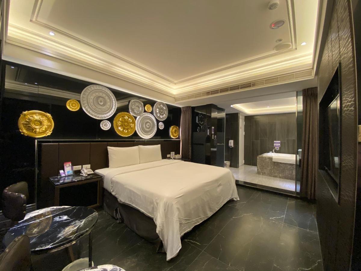 Ouge Motel - Fengshan Kaohsiung Luaran gambar