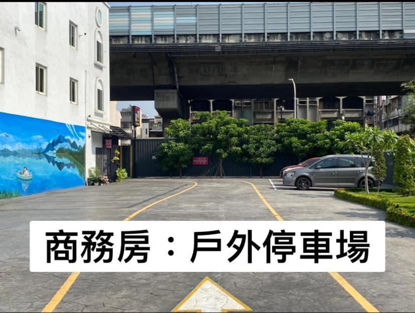 Ouge Motel - Fengshan Kaohsiung Luaran gambar