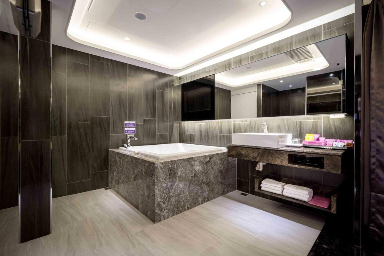 Ouge Motel - Fengshan Kaohsiung Luaran gambar
