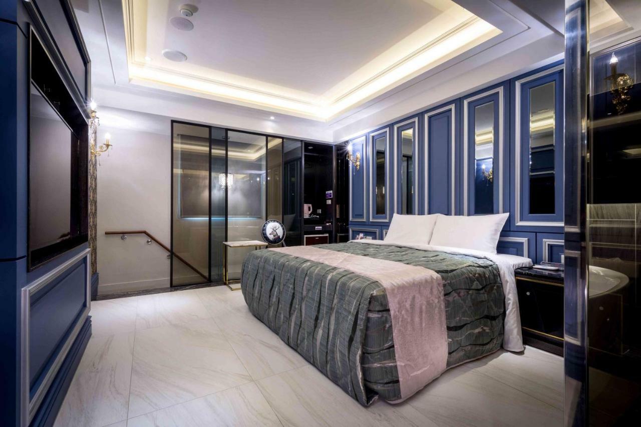 Ouge Motel - Fengshan Kaohsiung Luaran gambar